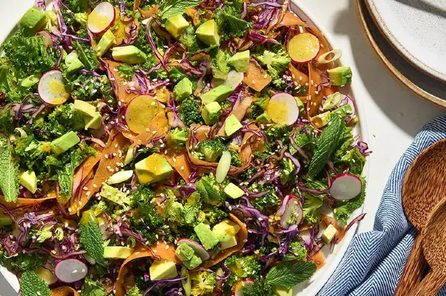 Vegan-Detox-Salad-with-Ginger-and-Turmeric-Dressing